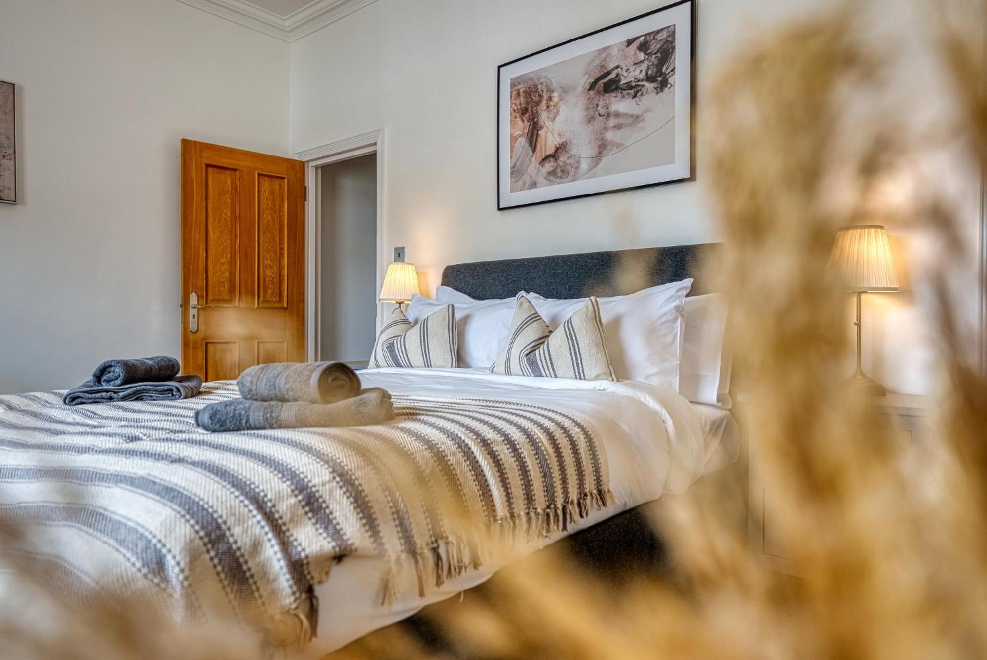 2 Bed Stunning Chic Modern Spacious Apt, Ocean Village, Southampton - Plenty Of Parking - By Blue Puffin Stays Exterior foto