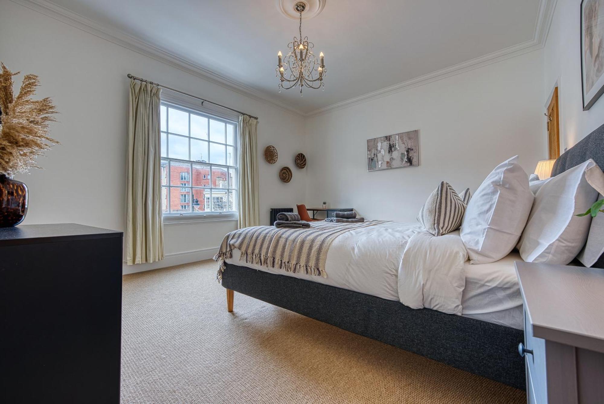 2 Bed Stunning Chic Modern Spacious Apt, Ocean Village, Southampton - Plenty Of Parking - By Blue Puffin Stays Exterior foto
