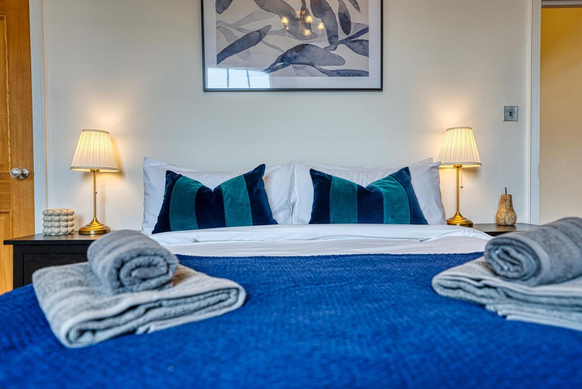 2 Bed Stunning Chic Modern Spacious Apt, Ocean Village, Southampton - Plenty Of Parking - By Blue Puffin Stays Exterior foto