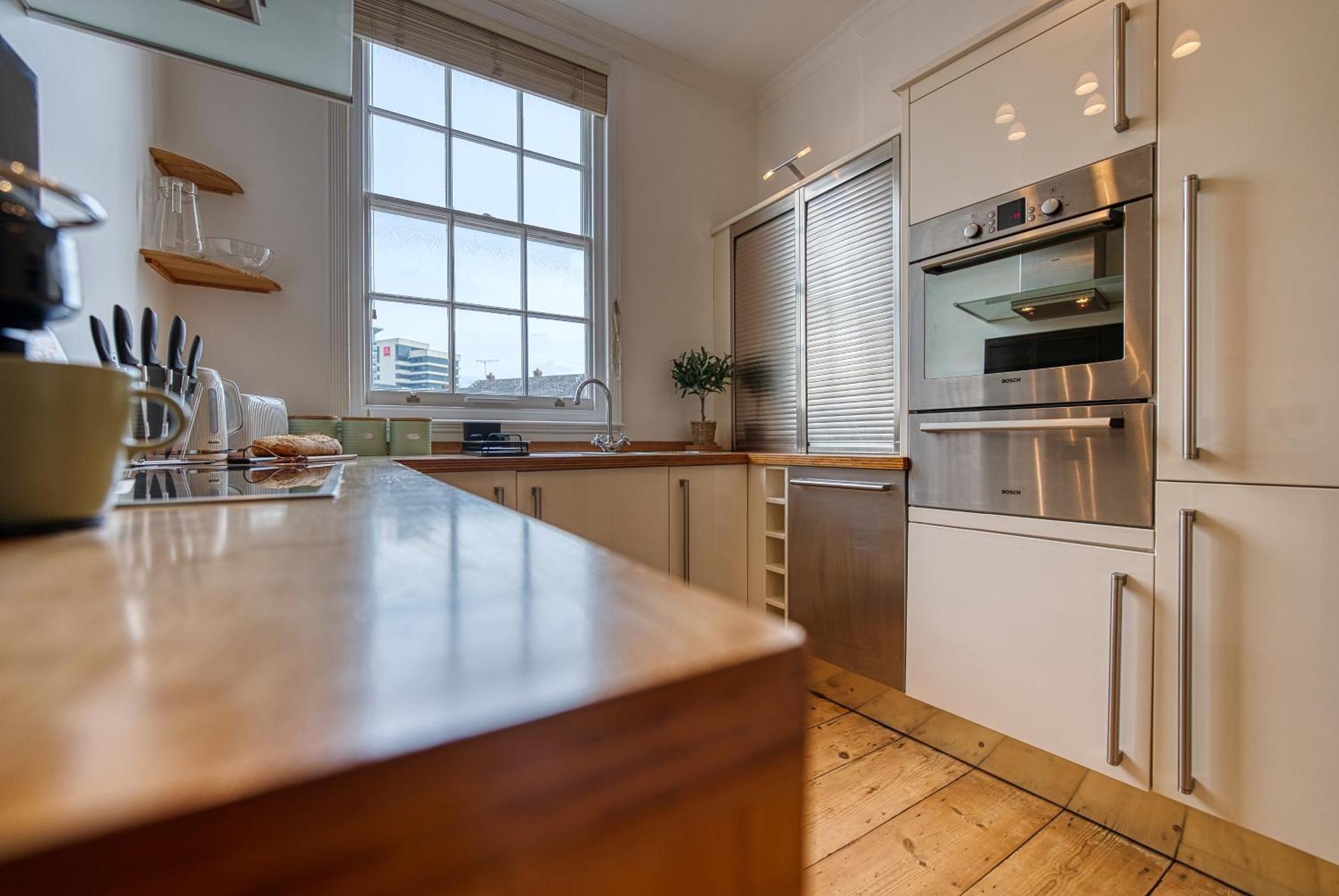 2 Bed Stunning Chic Modern Spacious Apt, Ocean Village, Southampton - Plenty Of Parking - By Blue Puffin Stays Exterior foto