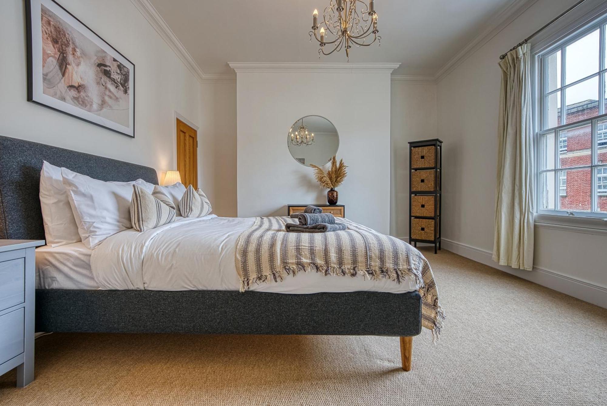 2 Bed Stunning Chic Modern Spacious Apt, Ocean Village, Southampton - Plenty Of Parking - By Blue Puffin Stays Exterior foto