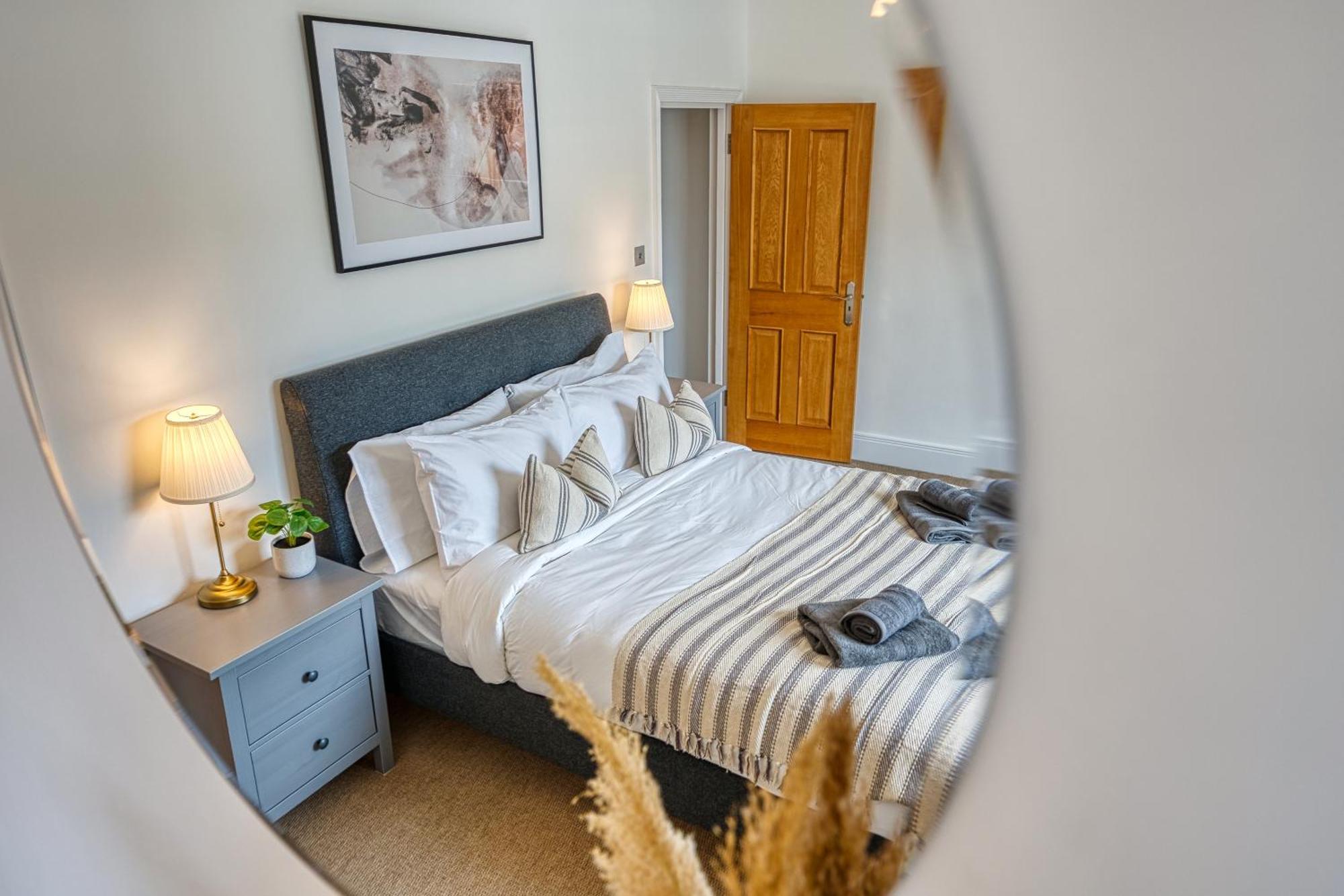 2 Bed Stunning Chic Modern Spacious Apt, Ocean Village, Southampton - Plenty Of Parking - By Blue Puffin Stays Exterior foto